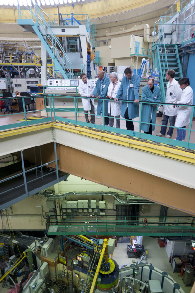 L'Institut Laue Langevin de Grenoble possède un réacteur à haut flux.