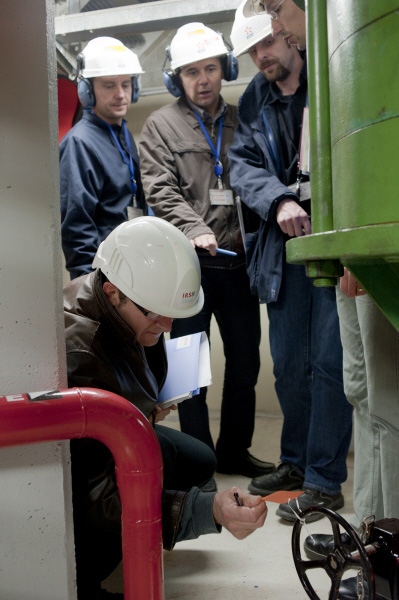 Les experts IRSN lors de l'inspection ciblée à la centrale nucléaire de Cruas