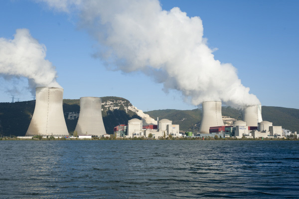 Centrale nucléaire de Cruas-Meysse, au bord du Rhône