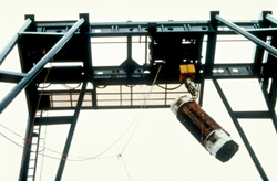Essai de chute de 9 m sur cible indéformable de la maquette d’un colis de transport de combustibles irradiés