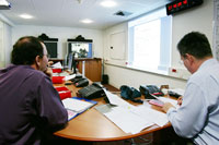 Vidéoconférence avec l’Autorité de sûreté nucléaire au centre technique de crise de l’IRSN, à Fontenay-aux-Roses.
