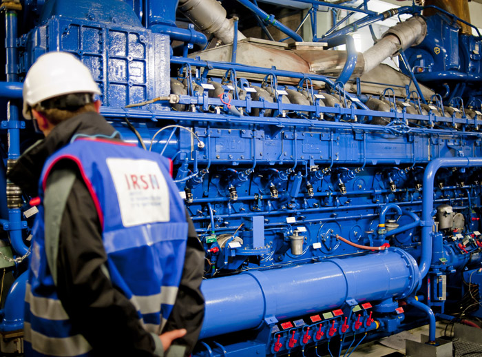 Groupe électrogène à moteur diesel du réacteur n°1 de la centrale du Blayais (Gironde)