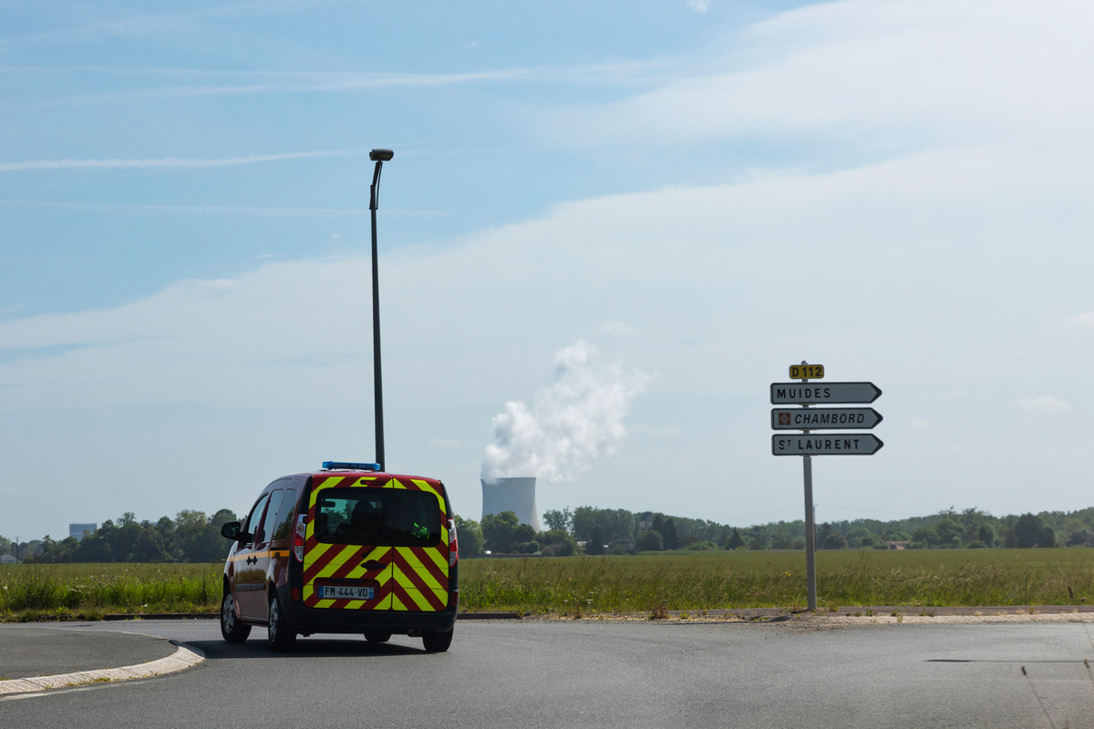 Camion des pompiers et centrale nucléaire de St-Laurent-des-Eaux