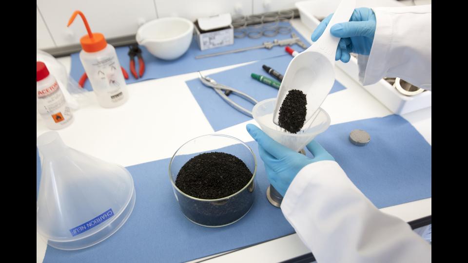 Insatallation persee- echantillon avec le charbon absorbant l'iode - © Francesco Acerbis/IRSN