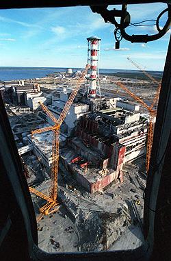 Vue du réacteur accidenté de la centrale nucléaire de Tchernobyl.