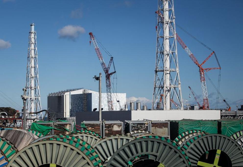 Centrale nucléaire de Fukushima Daiichi - vue des réacteurs 1, 2 et 3, fin 2013