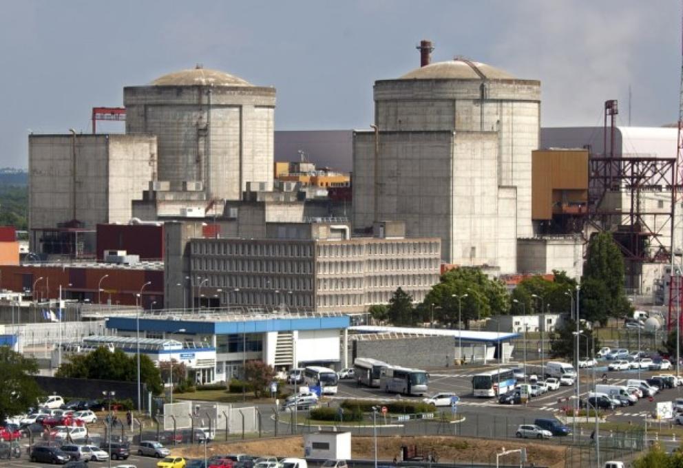 Vue d'ensemble de la centrale nucléaire de Chinon en Indre-et-Loire