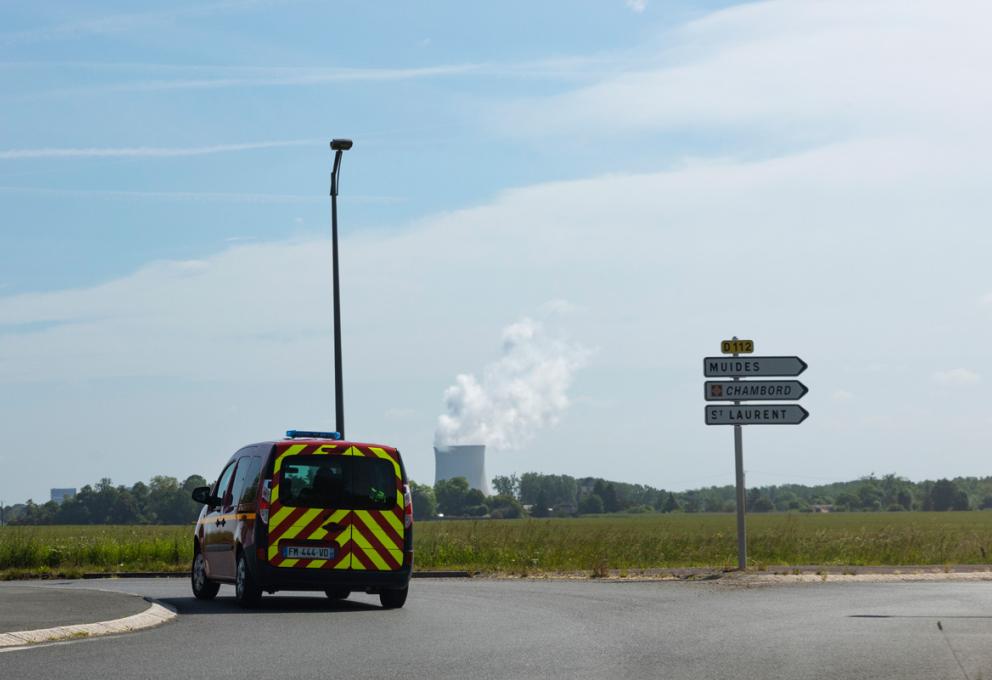 Camion des pompiers et centrale nucléaire de St-Laurent-des-Eaux