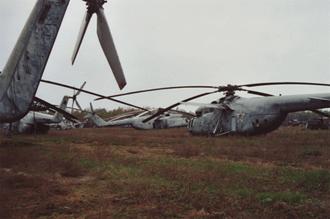Cimetière des hélicoptères utilisés dans les jours qui suivirent l’accident afin d’arrêter l’incendie